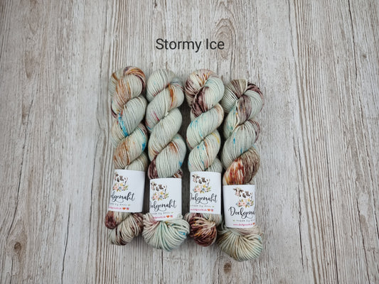 BFL DK, Wolle handgefärbt, 100g, Stormy Ice