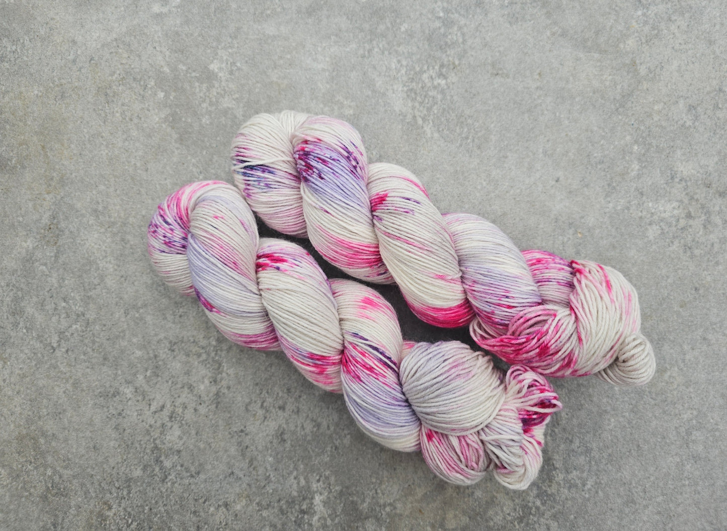 6 fach Sockenwolle 150g, handgefärbt, Winterberry